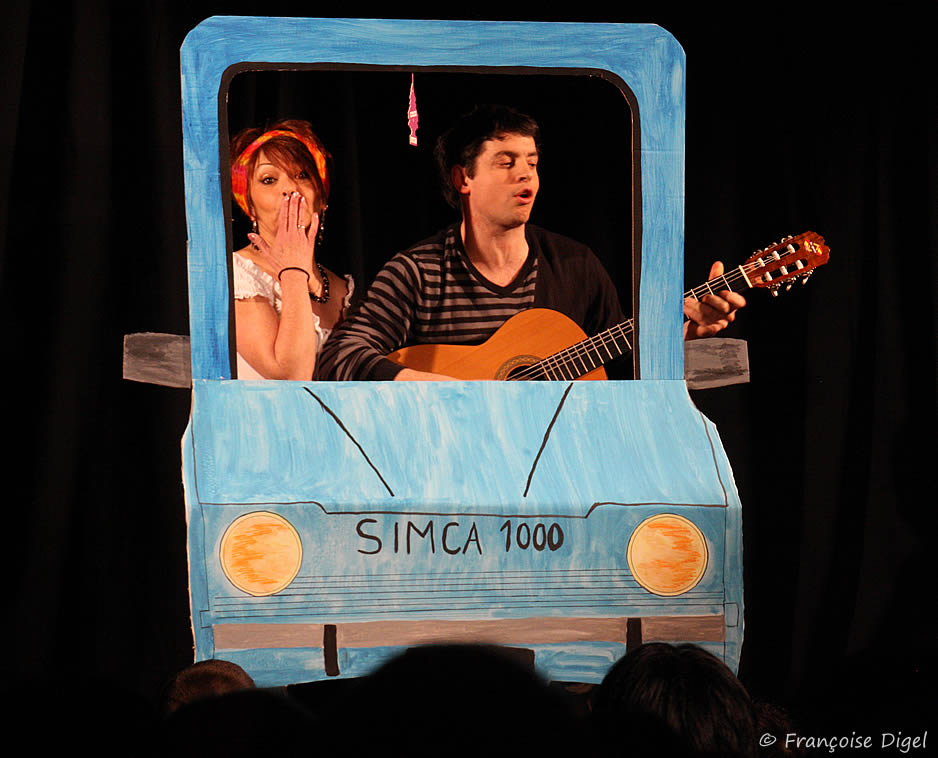 Brigitte et Sébastien dans la Simca 1000